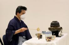 Koichi Mitsui transmitió la cultura y servicio del té japonés