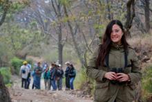 Nota: Estudiante reconocida como capacitadora para anilladores de aves de Norteamérica